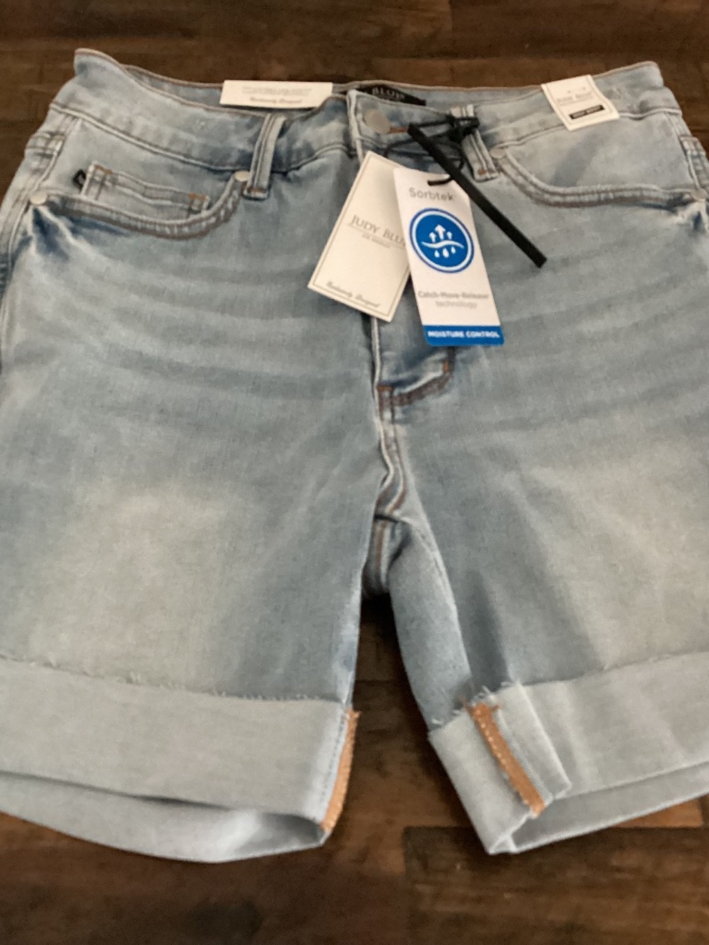 Judy Blue Confident and Cooling Tummy Control Shorts in Reg/Curvy Sz Medium NWT